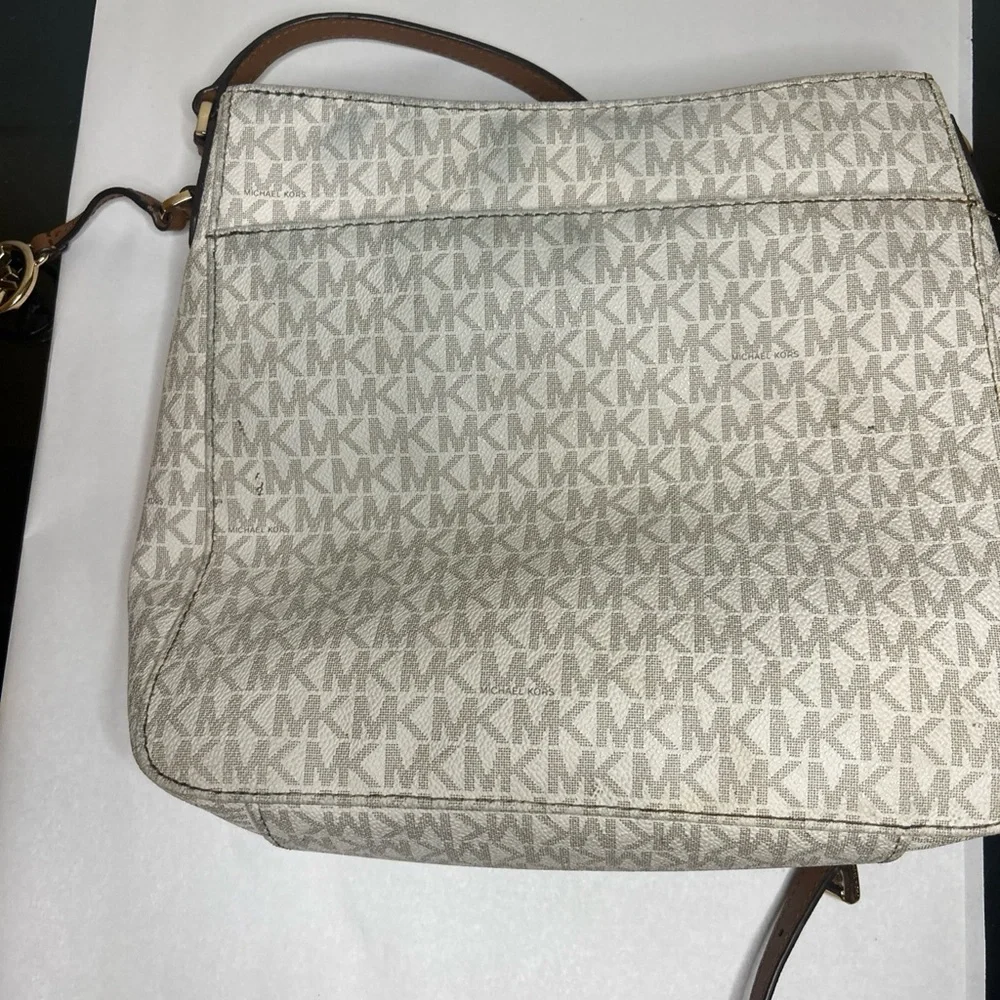 Michael Kors Jet Set Large Messenger Bag